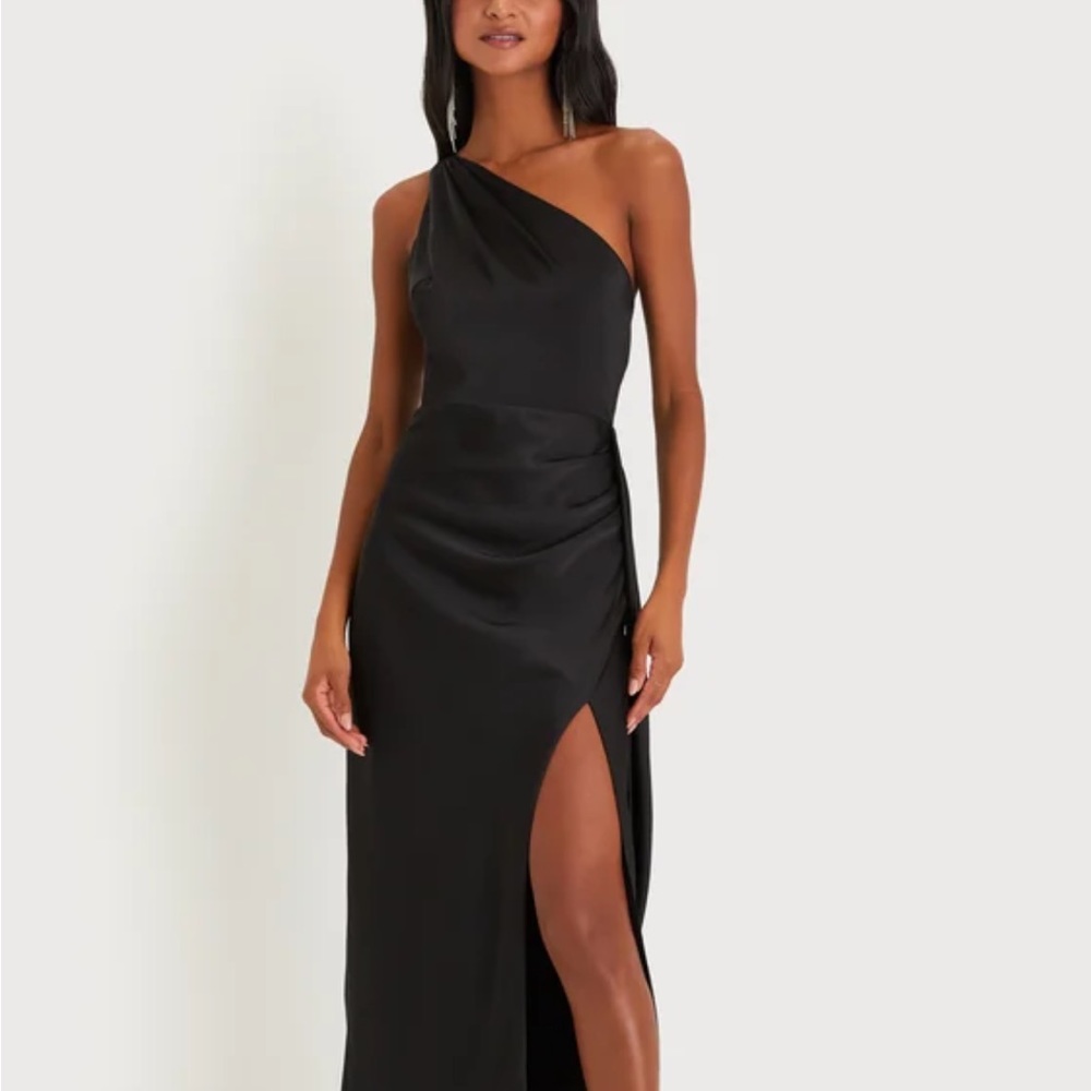 Elegant Black One-Shoulder Dress
